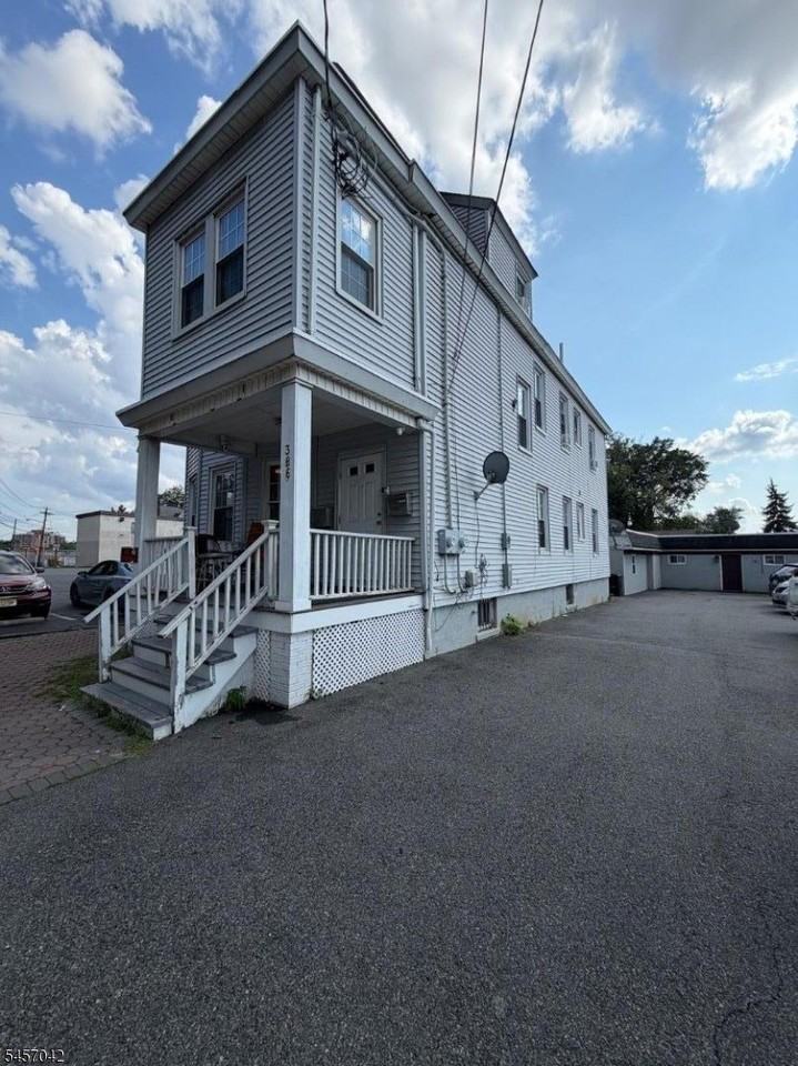 386 Washington St - Photo 2 of 12