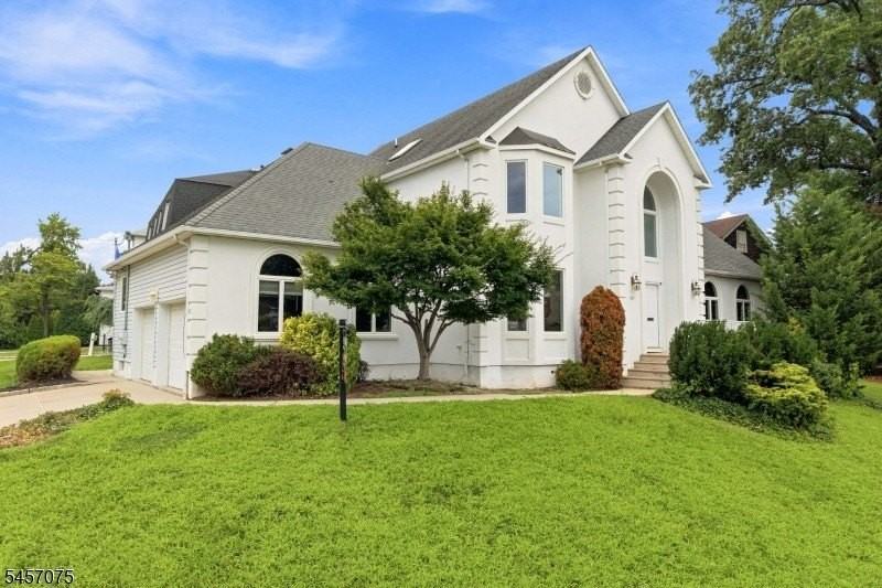 907 Colonia Rd - Photo 2 of 43