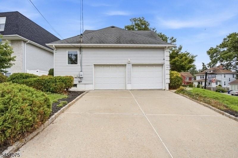 907 Colonia Rd - Photo 4 of 43