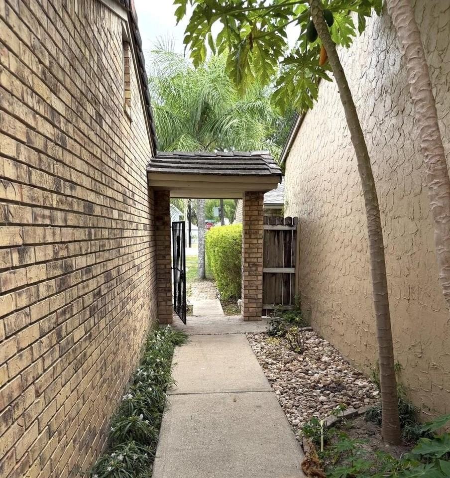 101 Santa Ana Ave - Photo 2 of 25