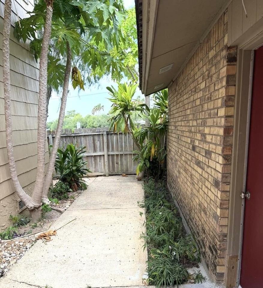 101 Santa Ana Ave - Photo 3 of 25