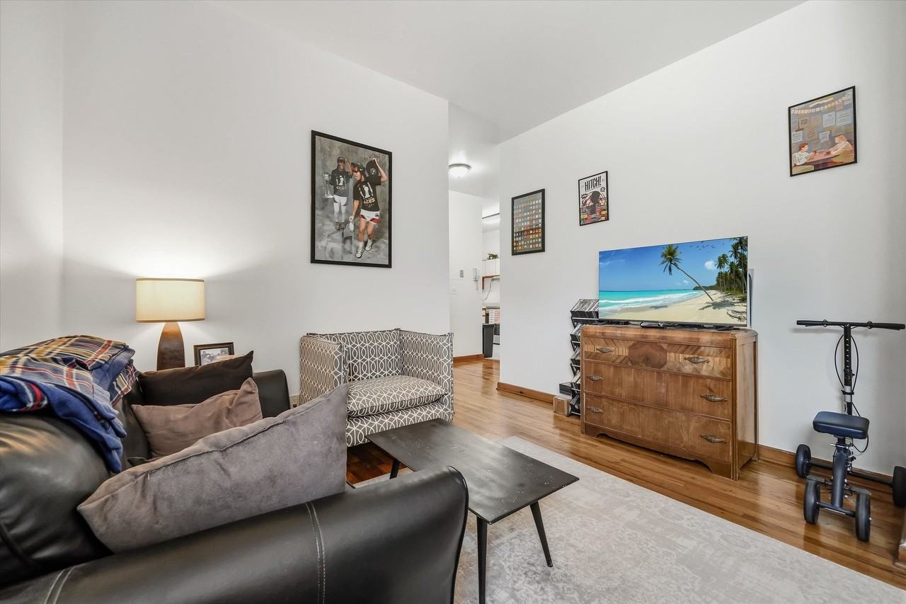416 68th St #15 - Photo 3 of 19