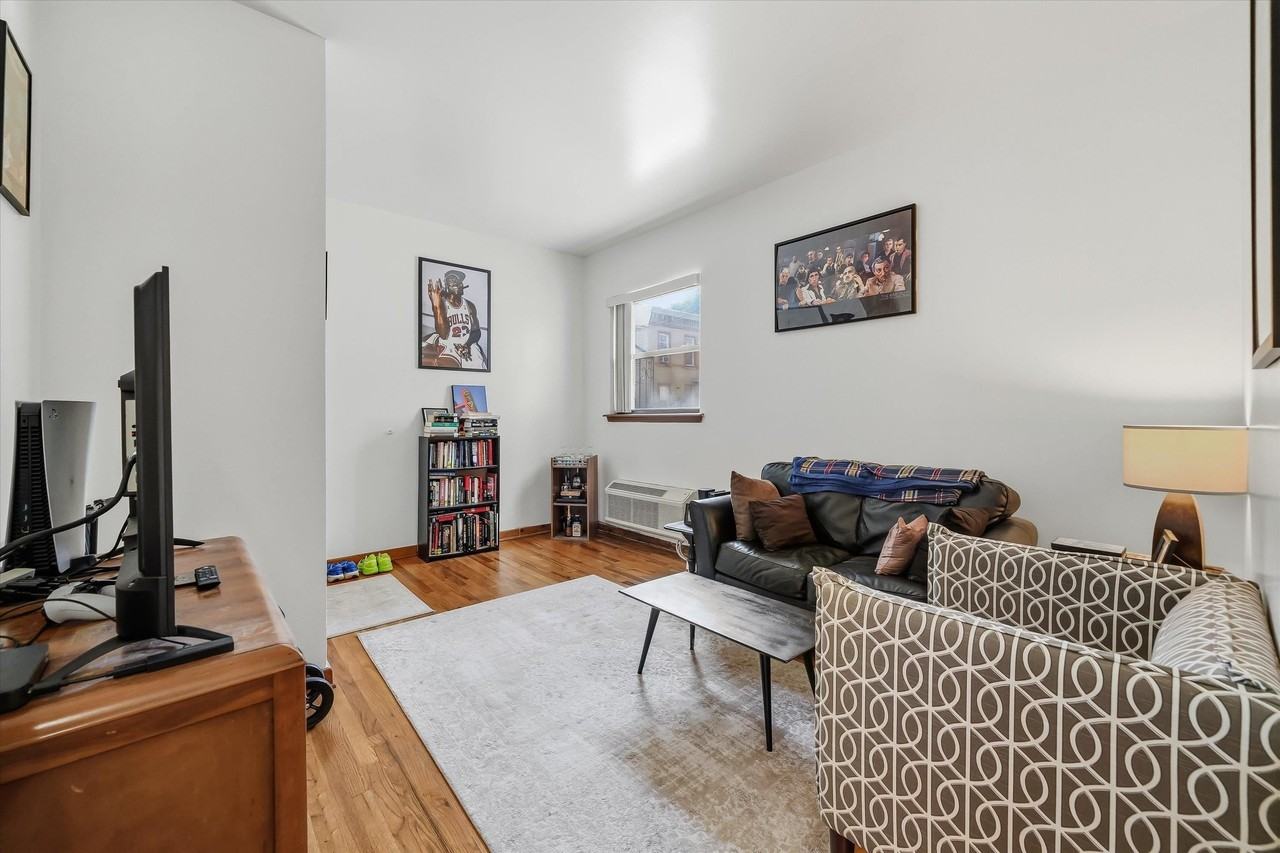 416 68th St #15 - Photo 4 of 19