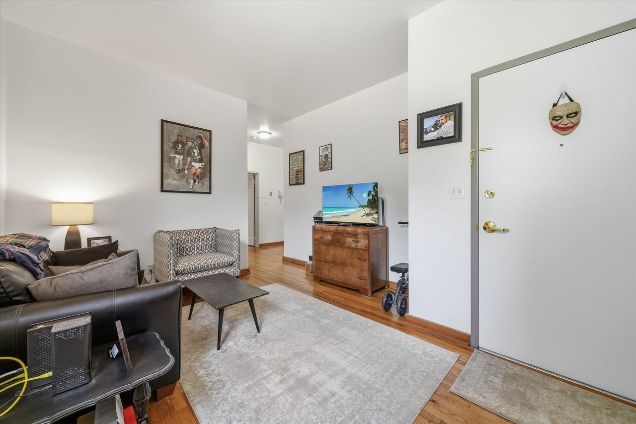 416 68th St #15 - Photo 7 of 19