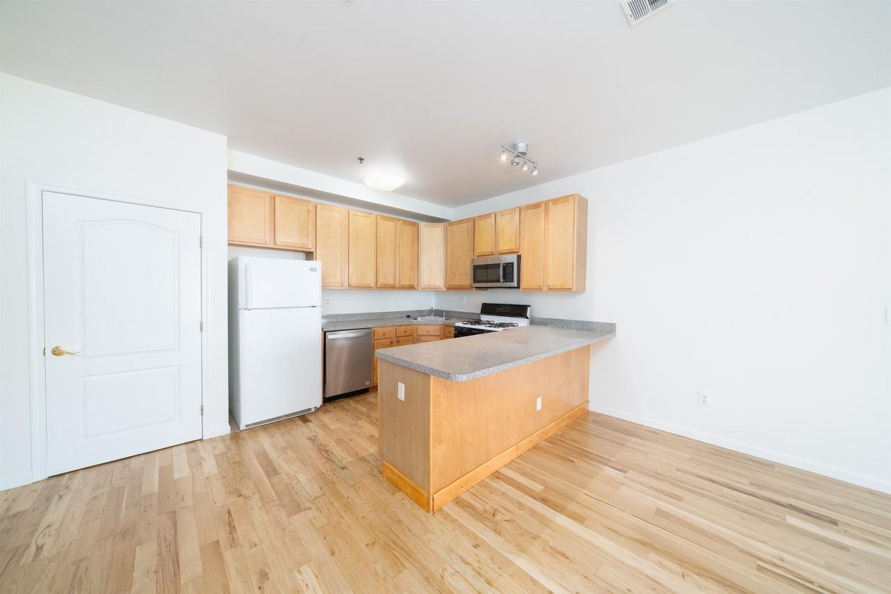 109 Jackson St #4E - Photo 3 of 28