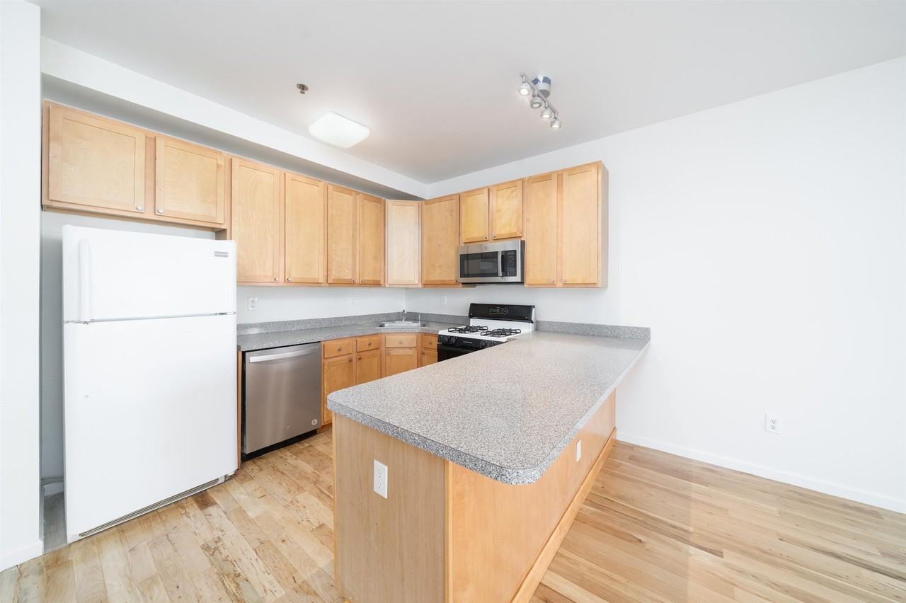 109 Jackson St #4E - Photo 4 of 28