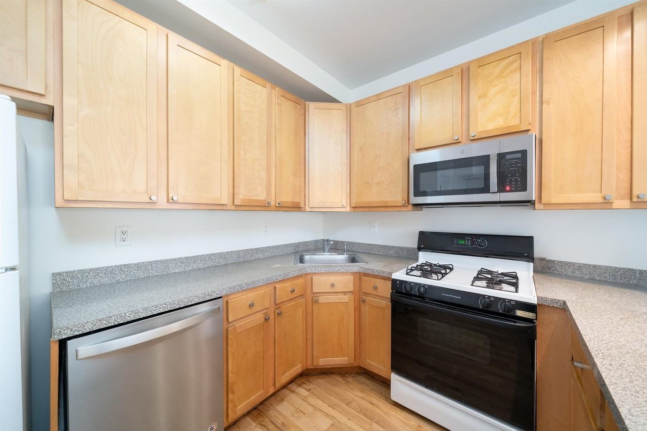 109 Jackson St #4E - Photo 6 of 28