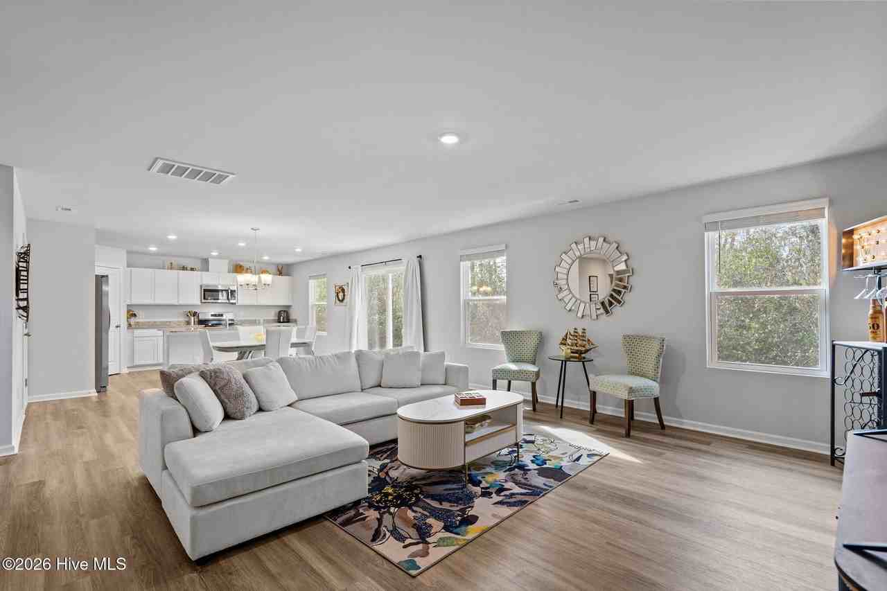 1427 New Sun Dr Se - Photo 2 of 25