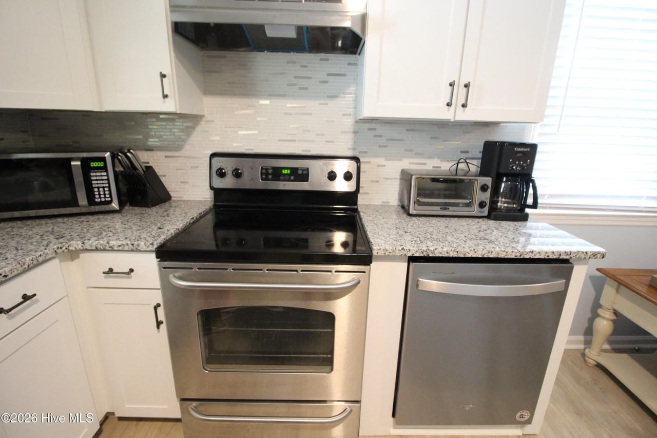 113 Ne 57th St - Photo 6 of 23
