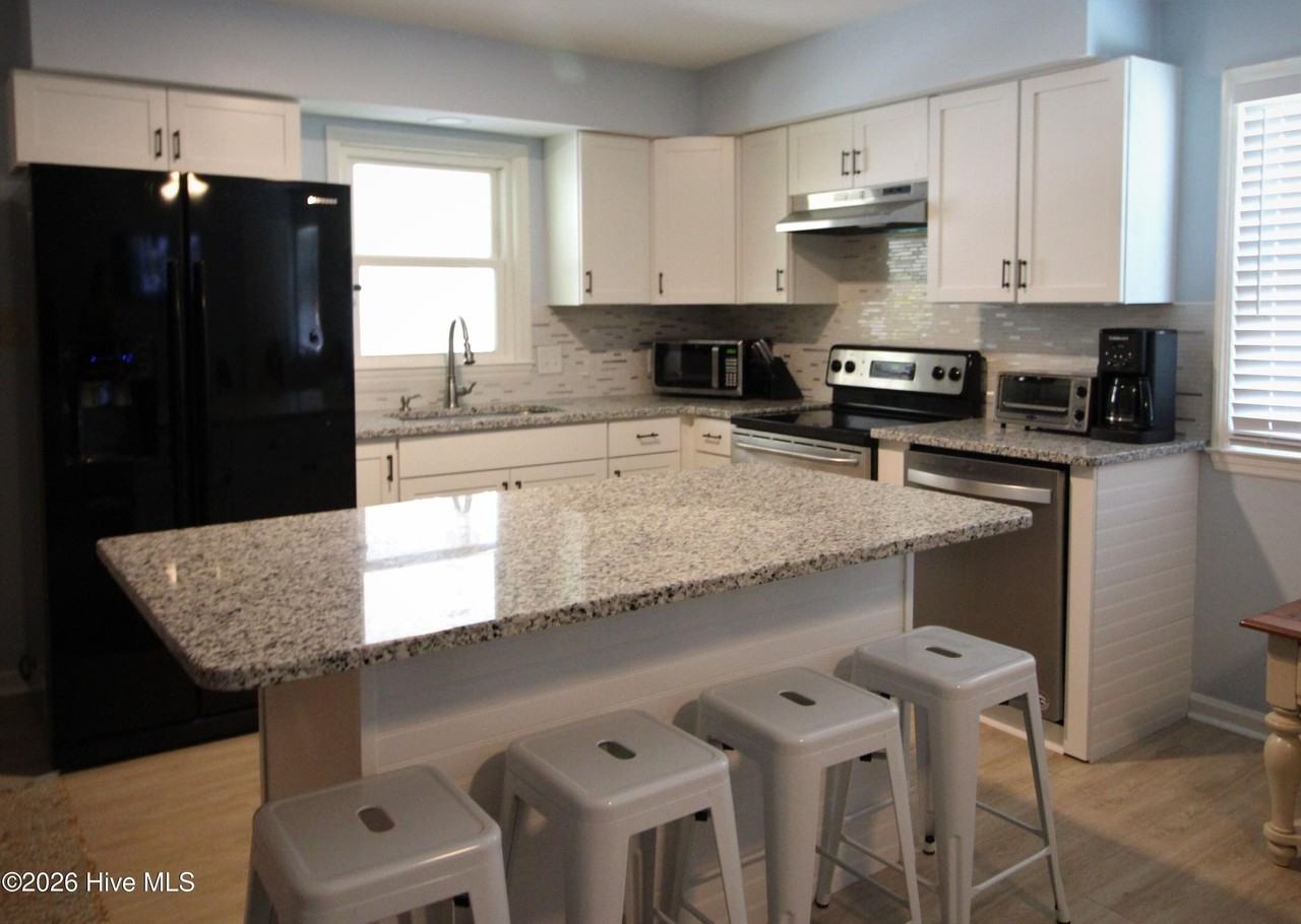 113 Ne 57th St - Photo 7 of 23
