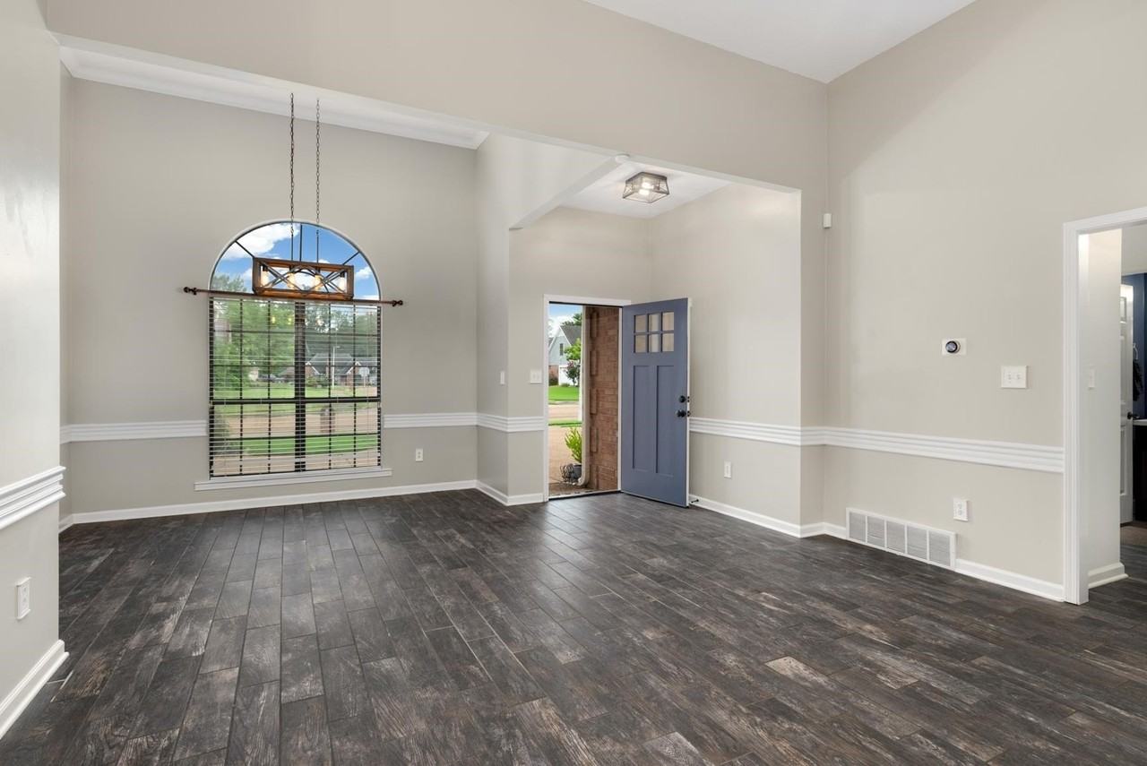 4905 Springtree Dr - Photo 4 of 31