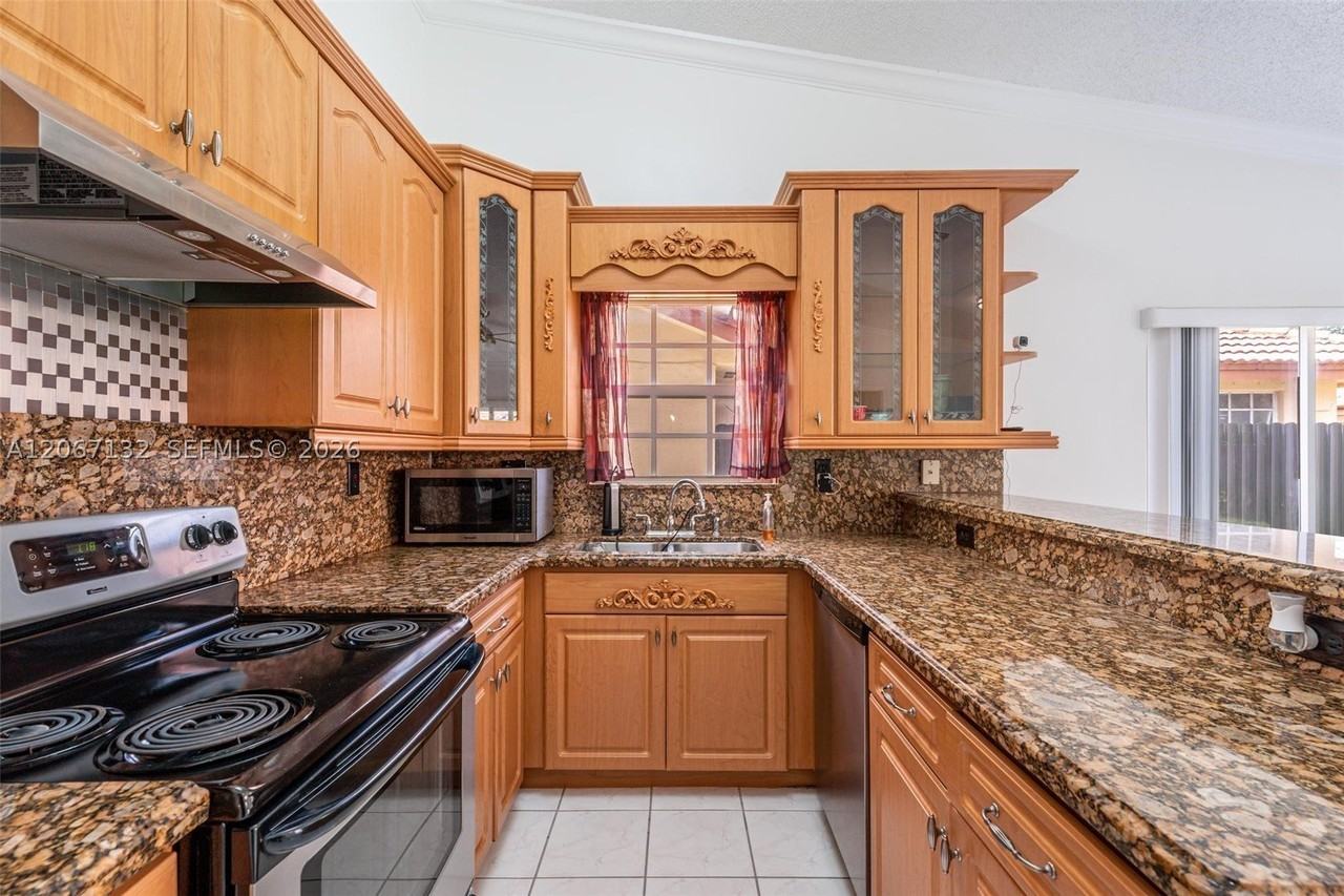 12851 Nw 7th Ter - Photo 4 of 47