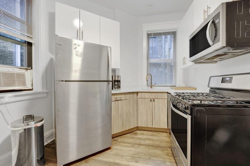 1004 W Dakin St - Photo 7 of 10