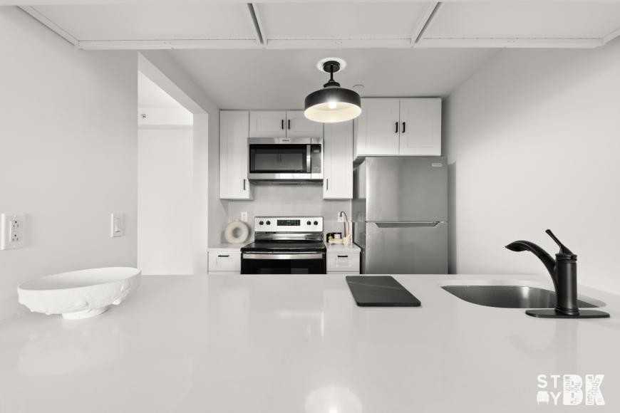 350 Grove St - Photo 6 of 10