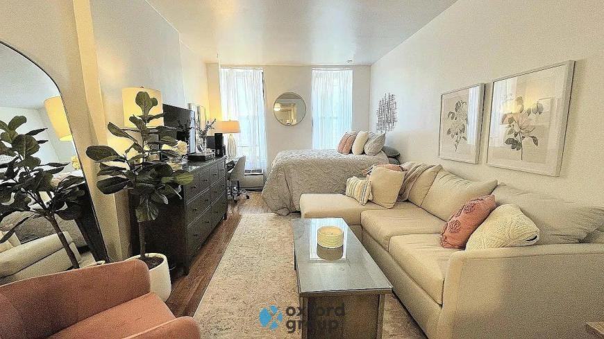 247 E 52nd St - Photo 2 of 6