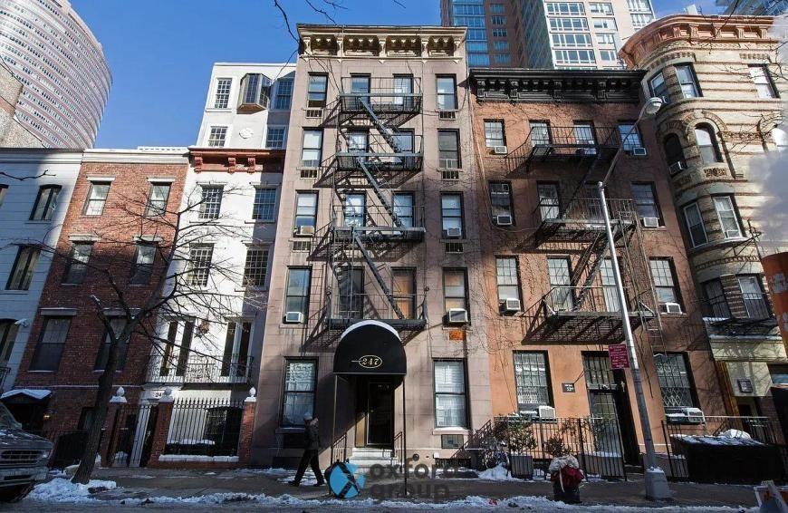 247 E 52nd St - Photo 6 of 6