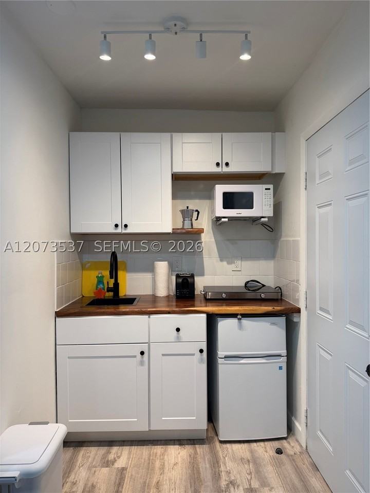 1510 Normandy Dr #B - Photo 3 of 6