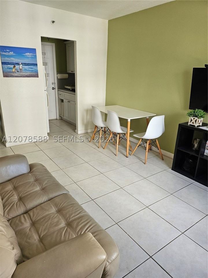 3030 Collins Ave #4B - Photo 6 of 22