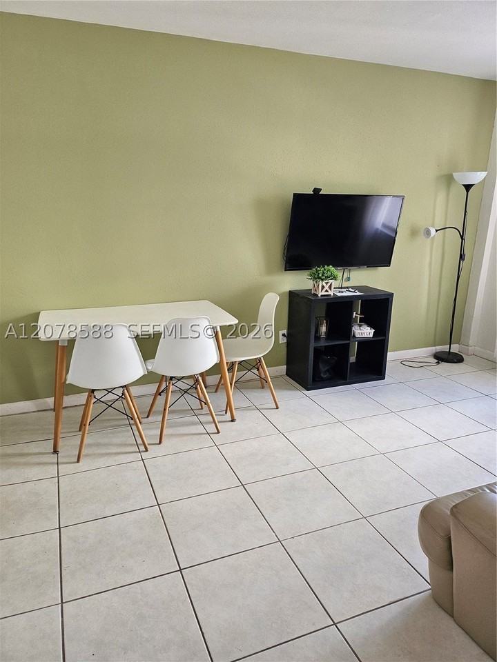 3030 Collins Ave #4B - Photo 7 of 22