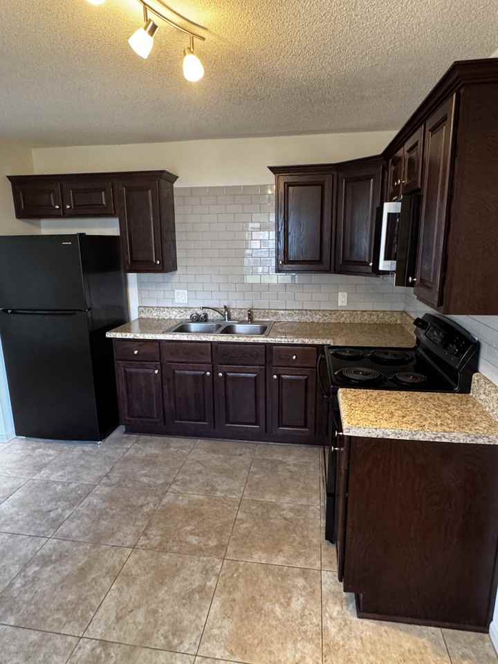 712 Lloyd St #A - Photo 2 of 19