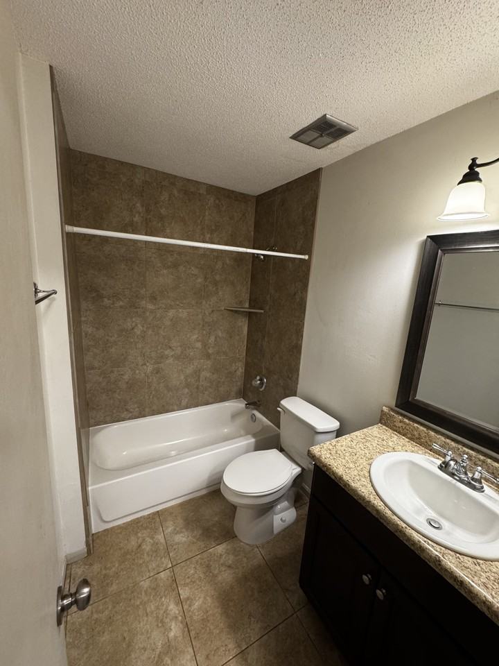 712 Lloyd St #A - Photo 6 of 19