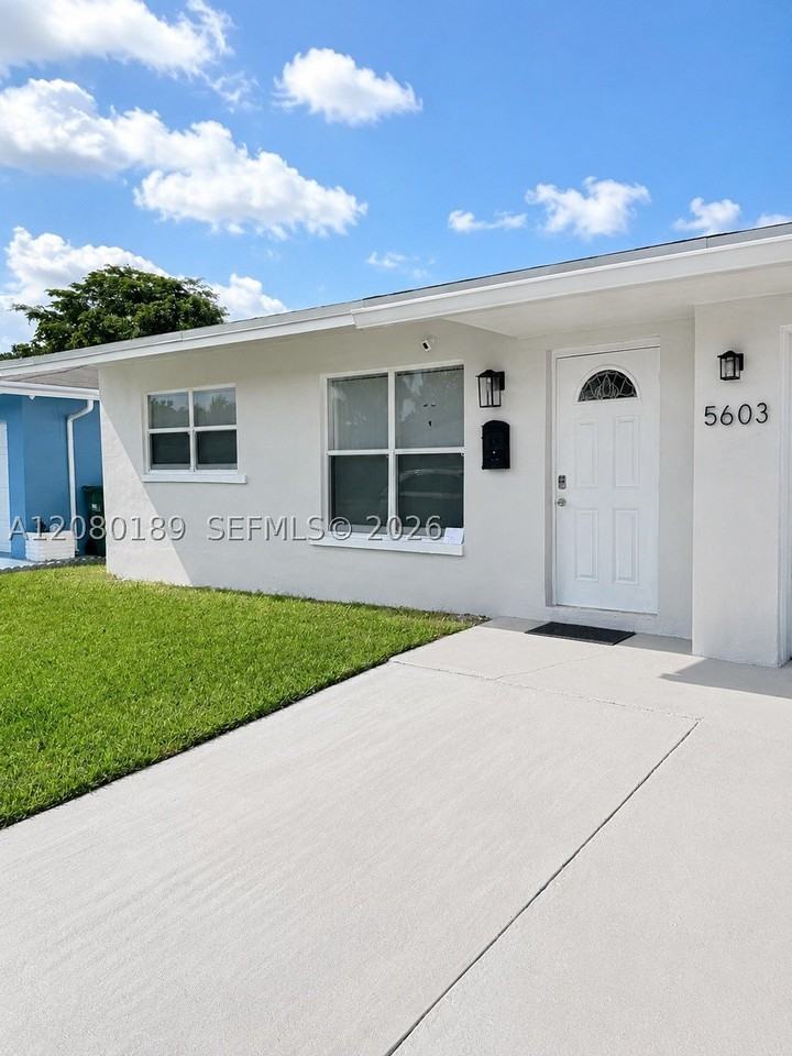 5603 Nw 48th Ter - Photo 2 of 31