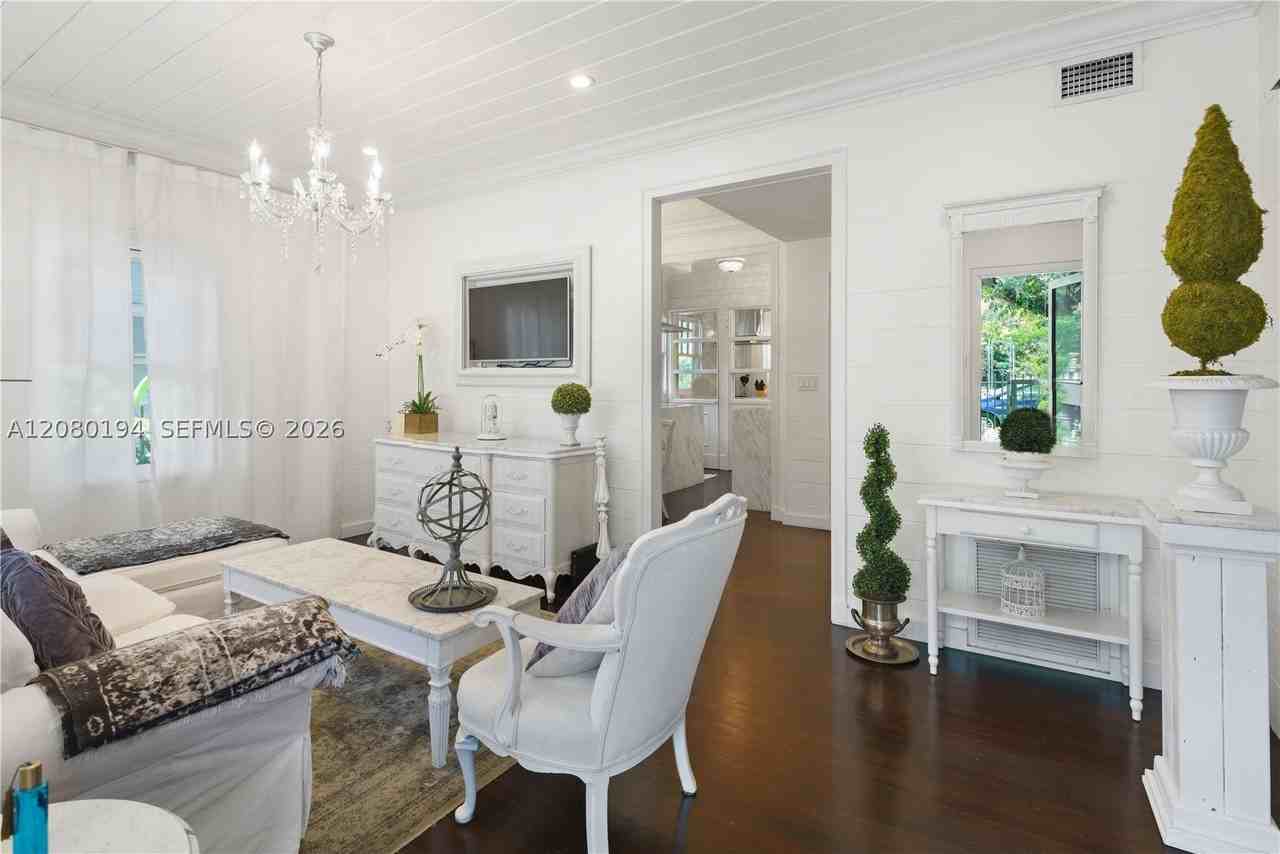 743 Nw 9th Ave #1 - Photo 7 of 19