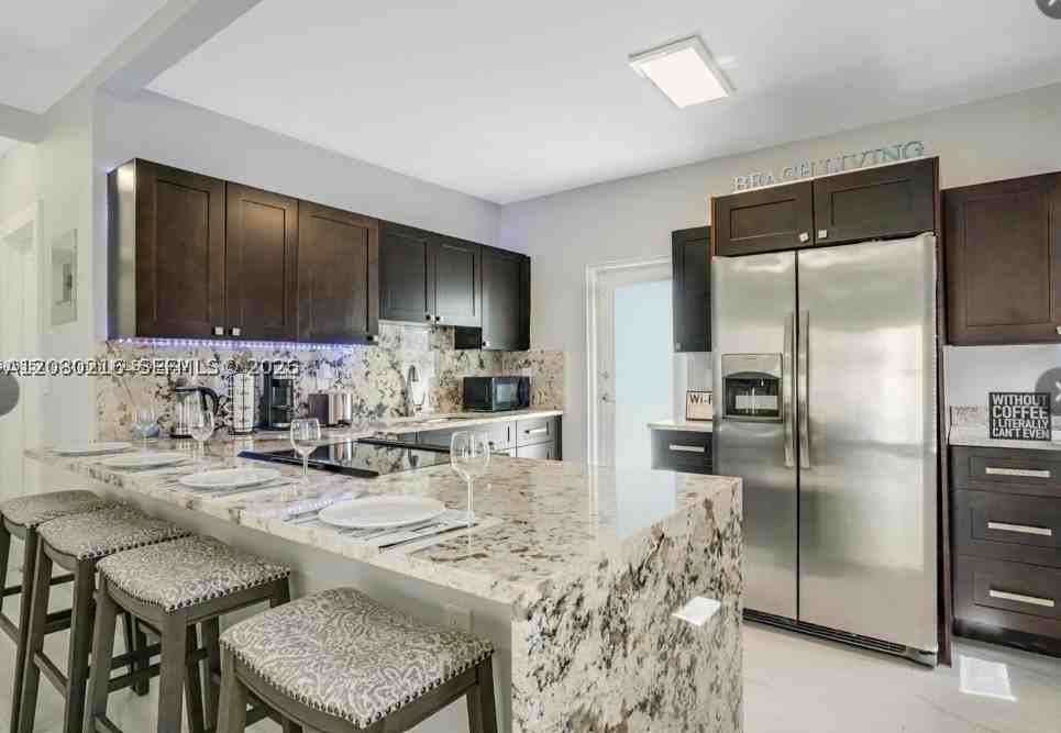 1526 Ne 110th St #A - Photo 4 of 27