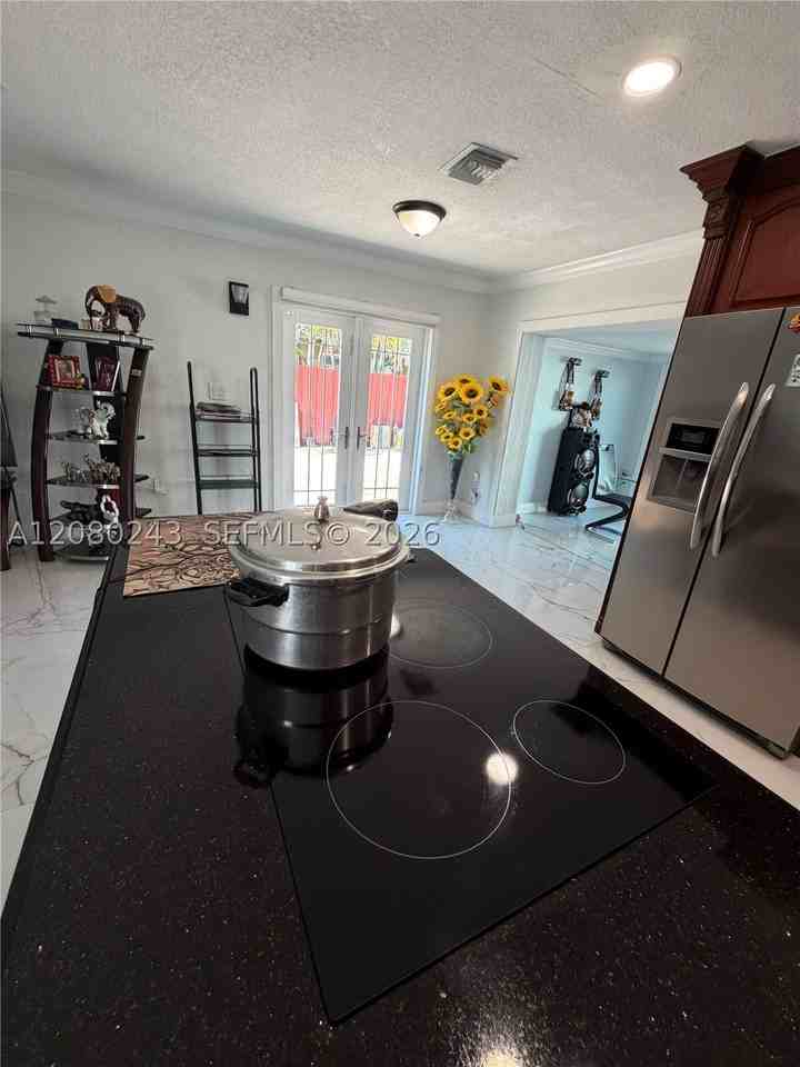 19205 Nw 47th Pl - Photo 6 of 13