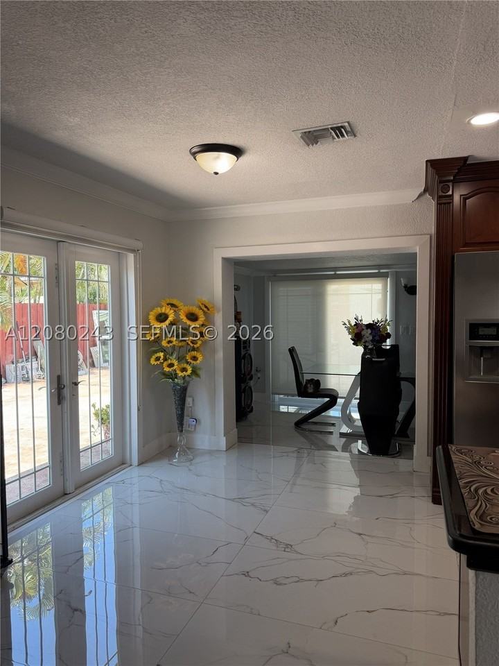 19205 Nw 47th Pl - Photo 7 of 13
