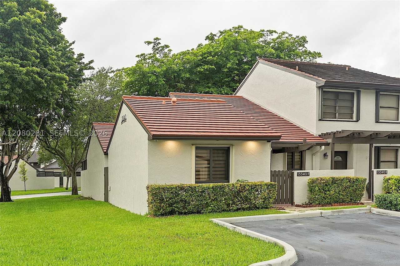 13340 Sw 90th Ter #F - Photo 2 of 45
