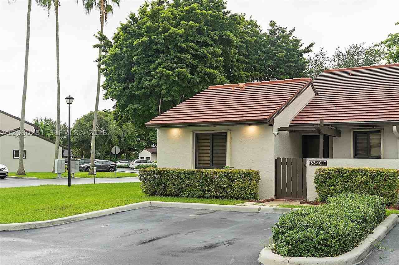 13340 Sw 90th Ter #F - Photo 3 of 45