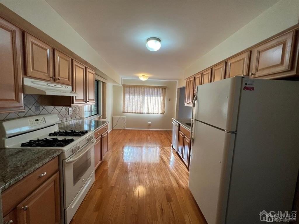 412 Edison Glen Ter - Photo 3 of 14