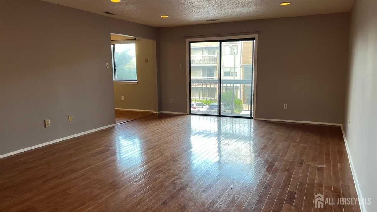 412 Edison Glen Ter - Photo 4 of 14