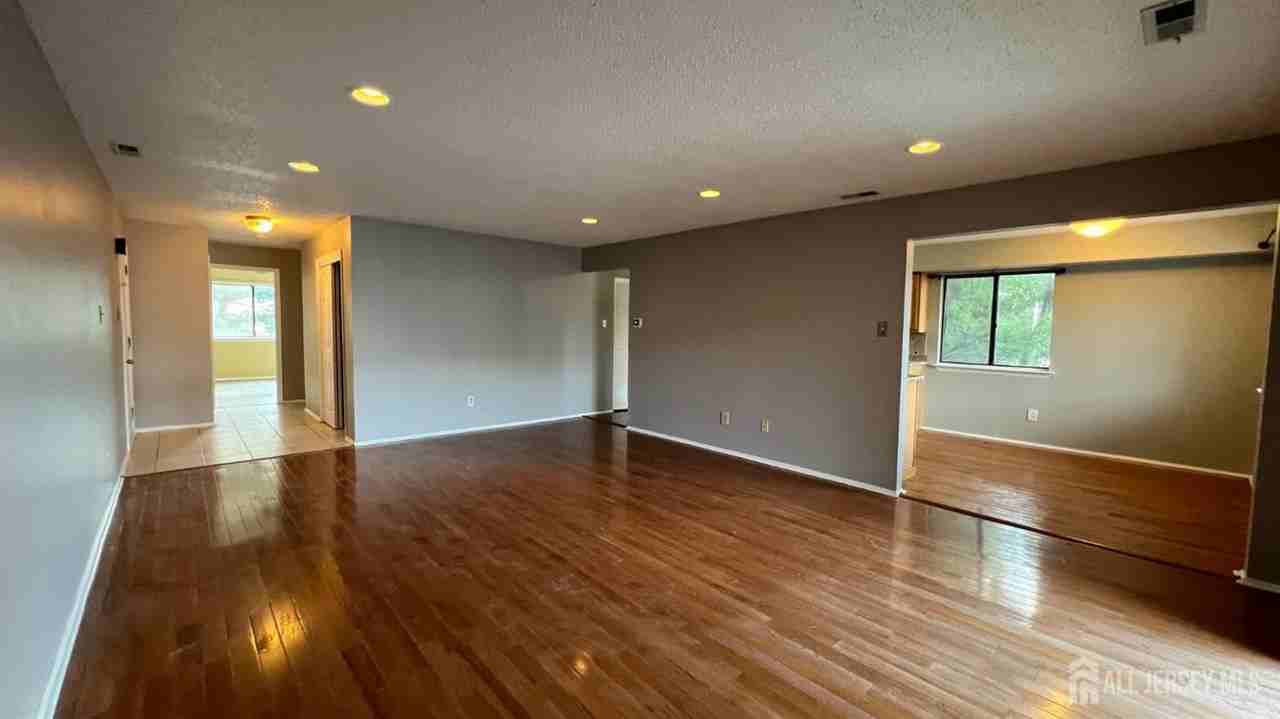 412 Edison Glen Ter - Photo 5 of 14