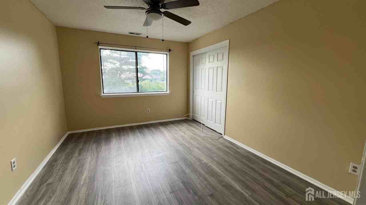 412 Edison Glen Ter - Photo 6 of 14