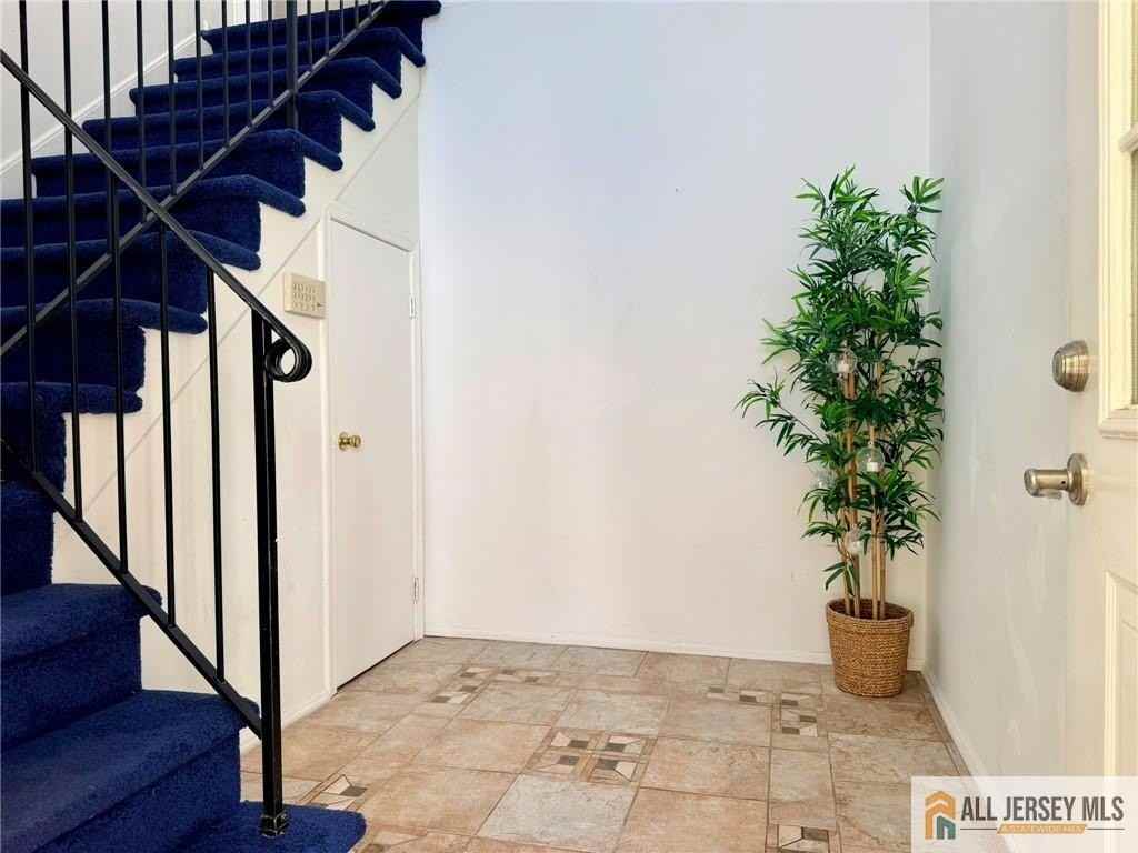412 Plymouth Rd - Photo 3 of 30