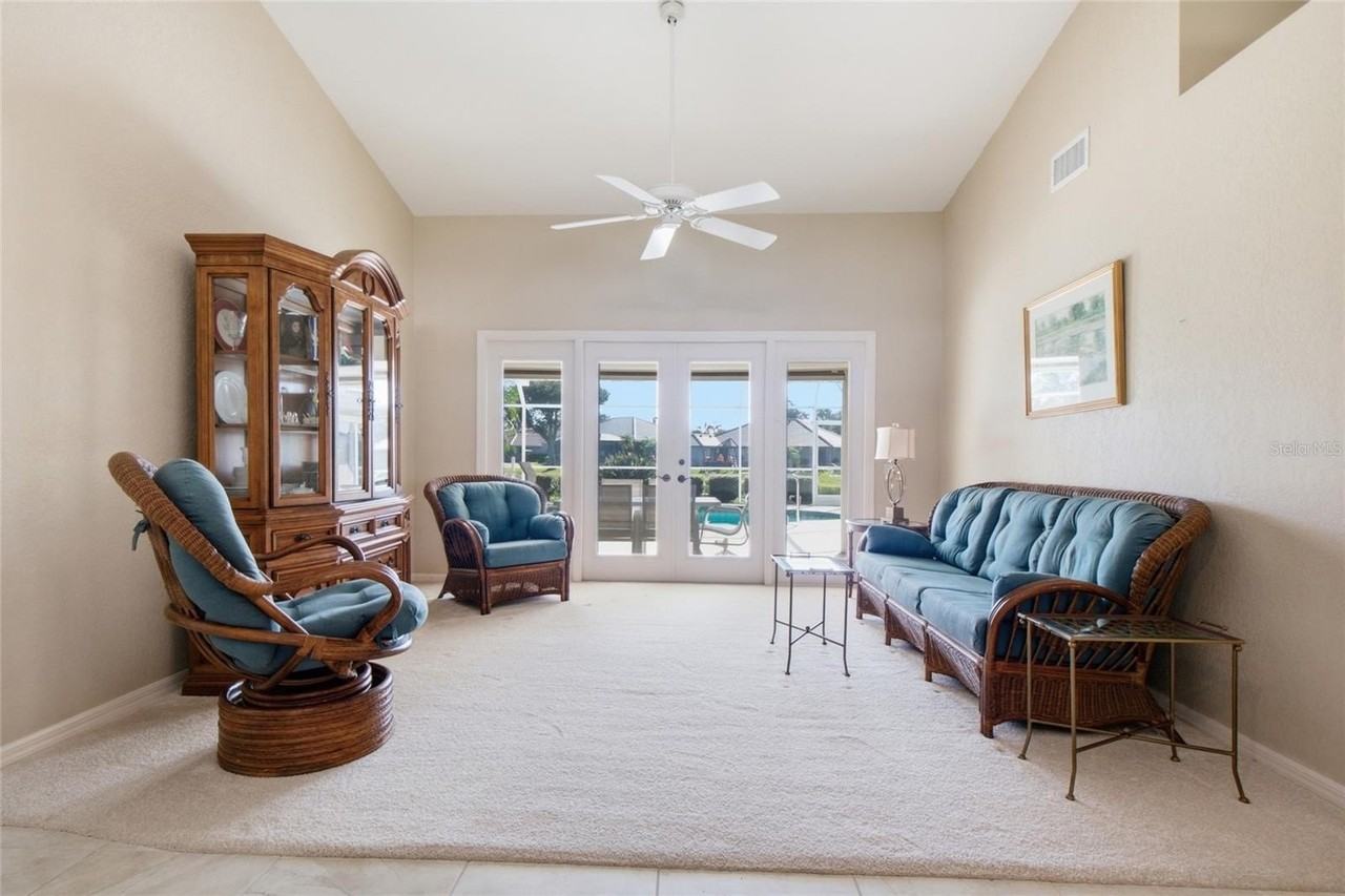 1011 Beckley Cir - Photo 6 of 49