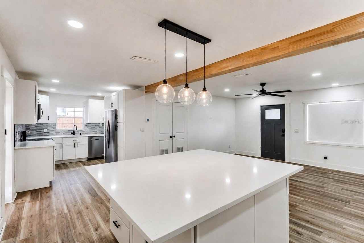 113 Inwood Cir - Photo 4 of 20