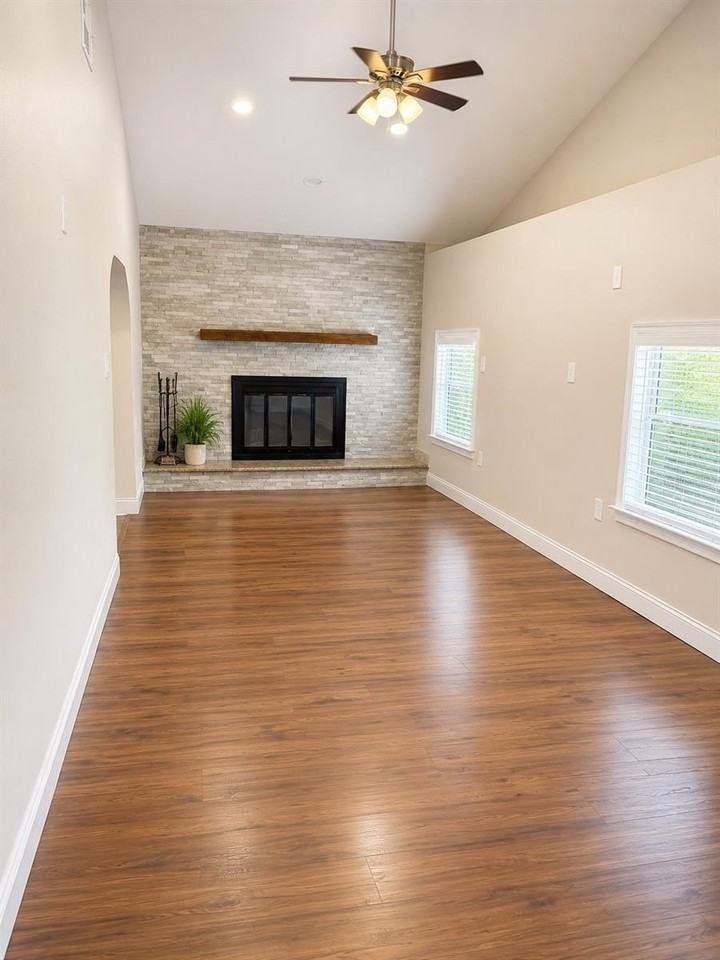 4405 W Wallcraft Ave - Photo 3 of 13