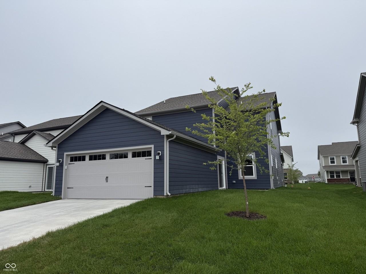 411 Eisenhower St - Photo 2 of 35