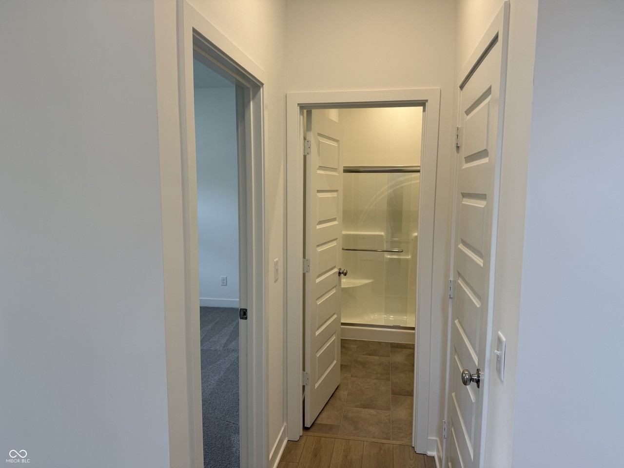 411 Eisenhower St - Photo 5 of 35