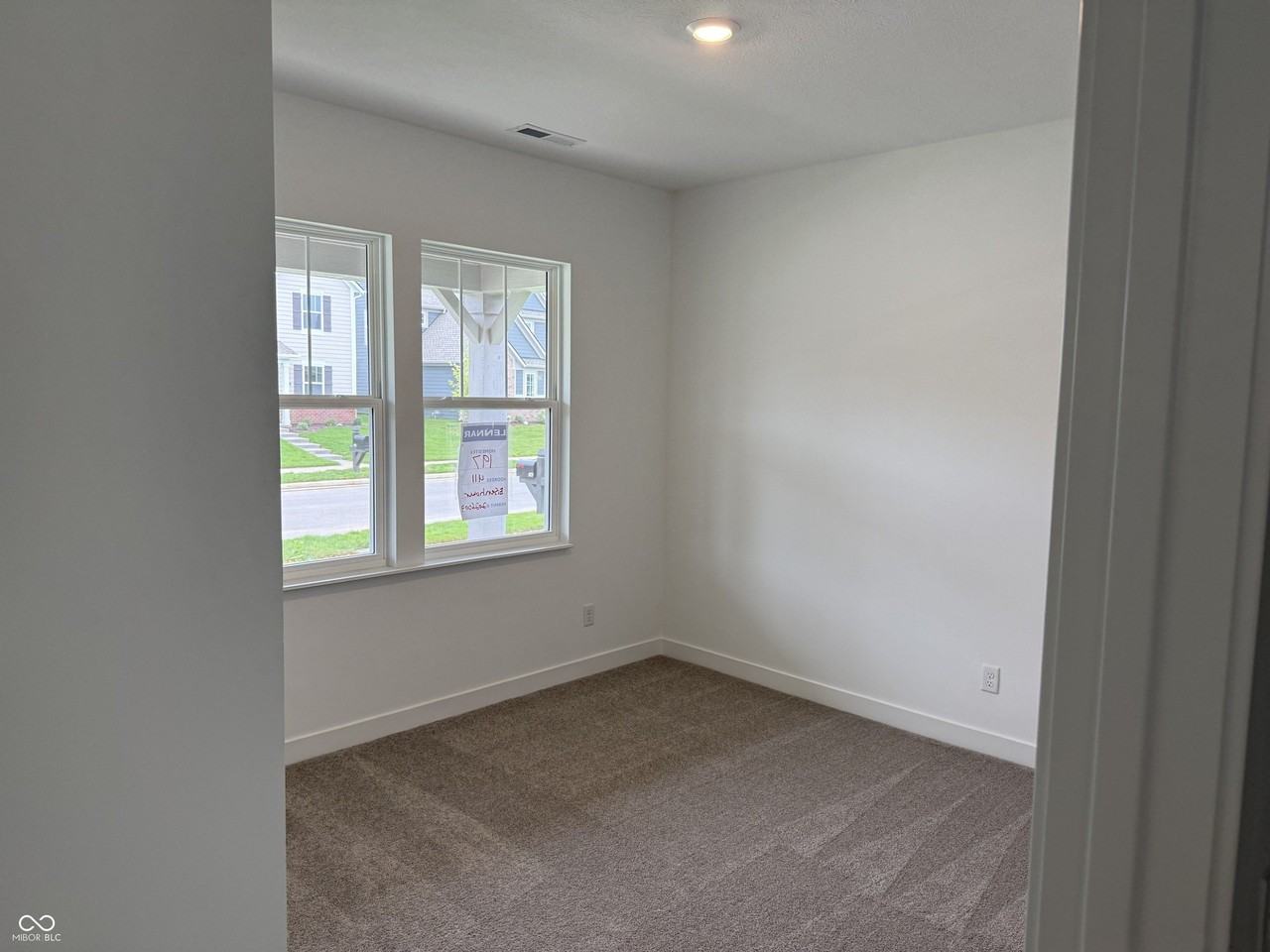 411 Eisenhower St - Photo 6 of 35