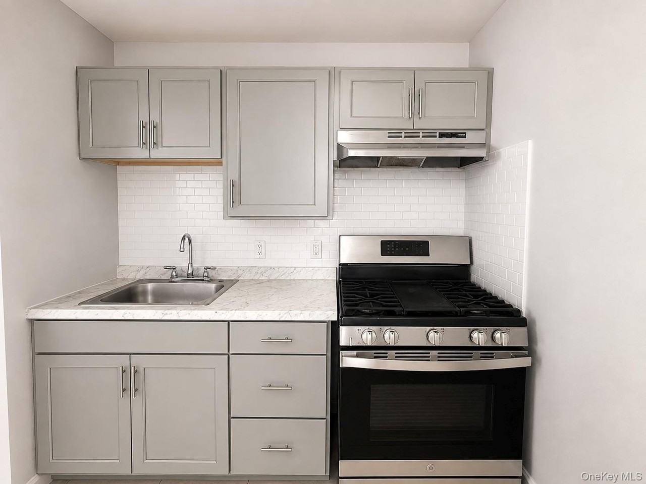 4216 Rockaway Beach Blvd #1stFL - Photo 3 of 10