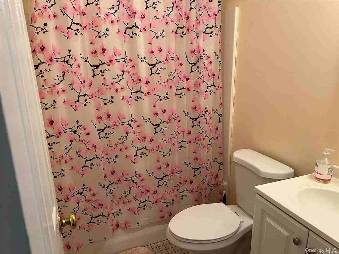 4216 Rockaway Beach Blvd #1stFL - Photo 7 of 10
