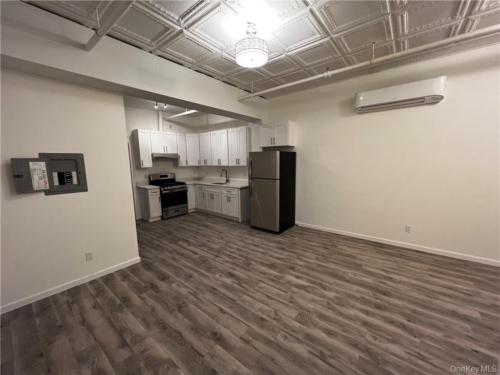 102 North St #4 - Photo 2 of 6