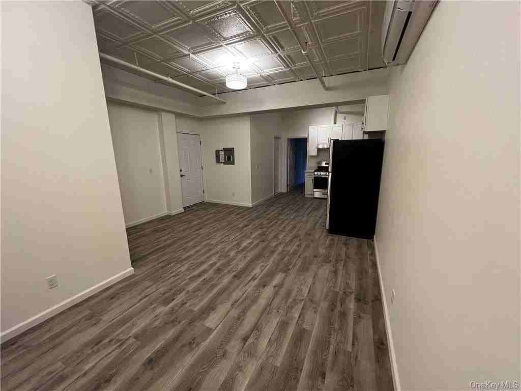 102 North St #4 - Photo 3 of 6