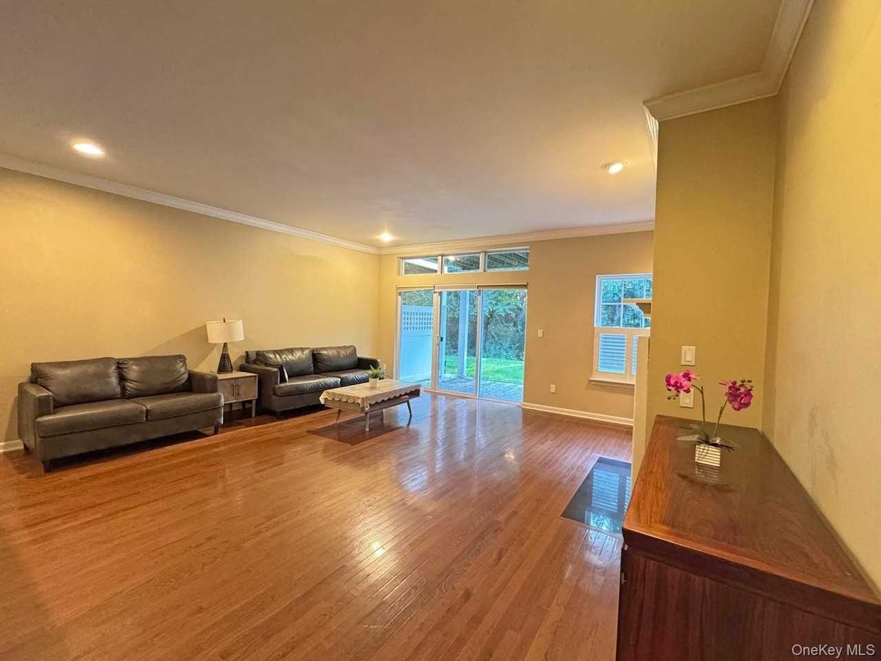 54 Fairways Dr - Photo 5 of 36