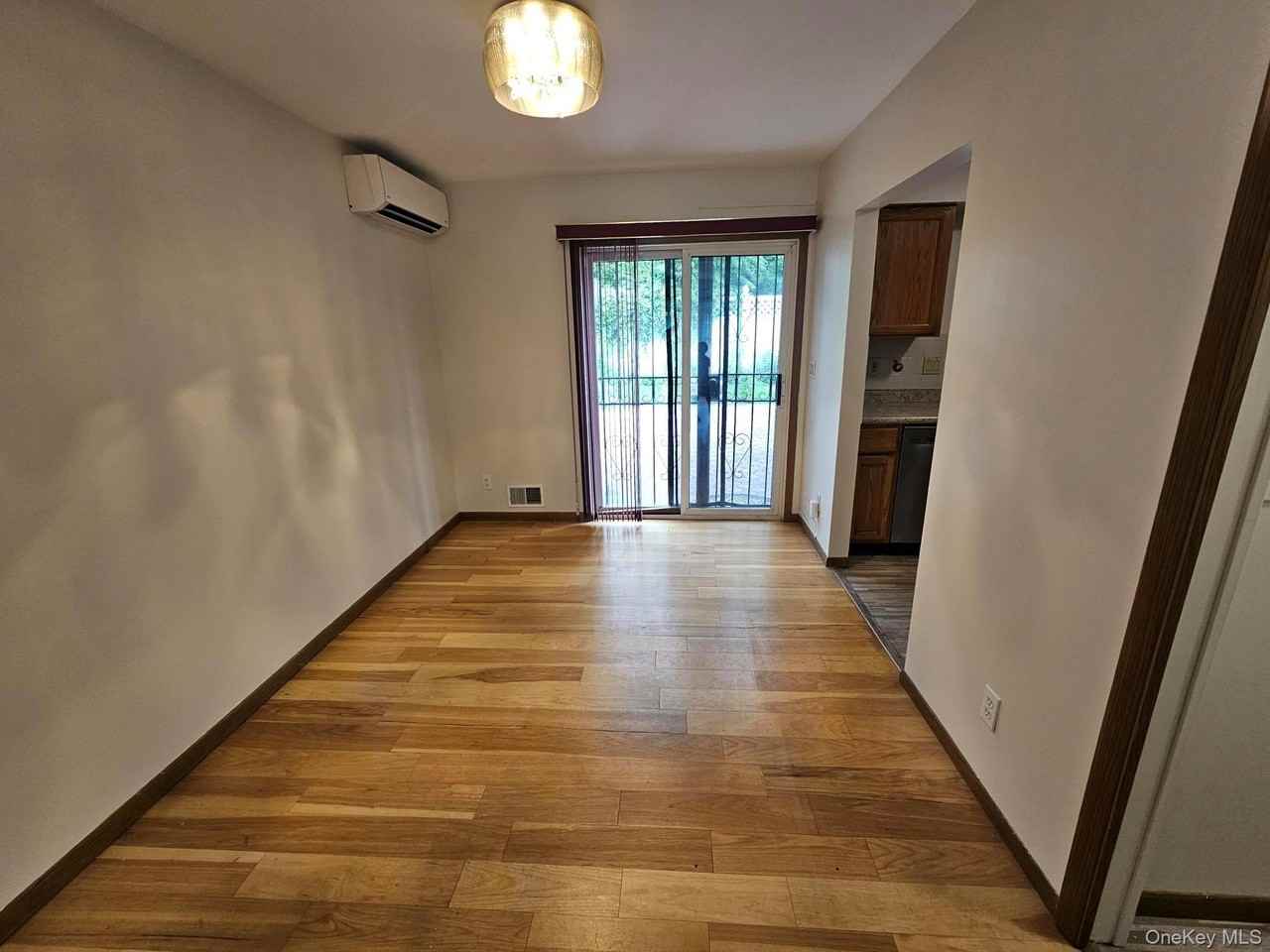 49 Beechwood Ave - Photo 4 of 18