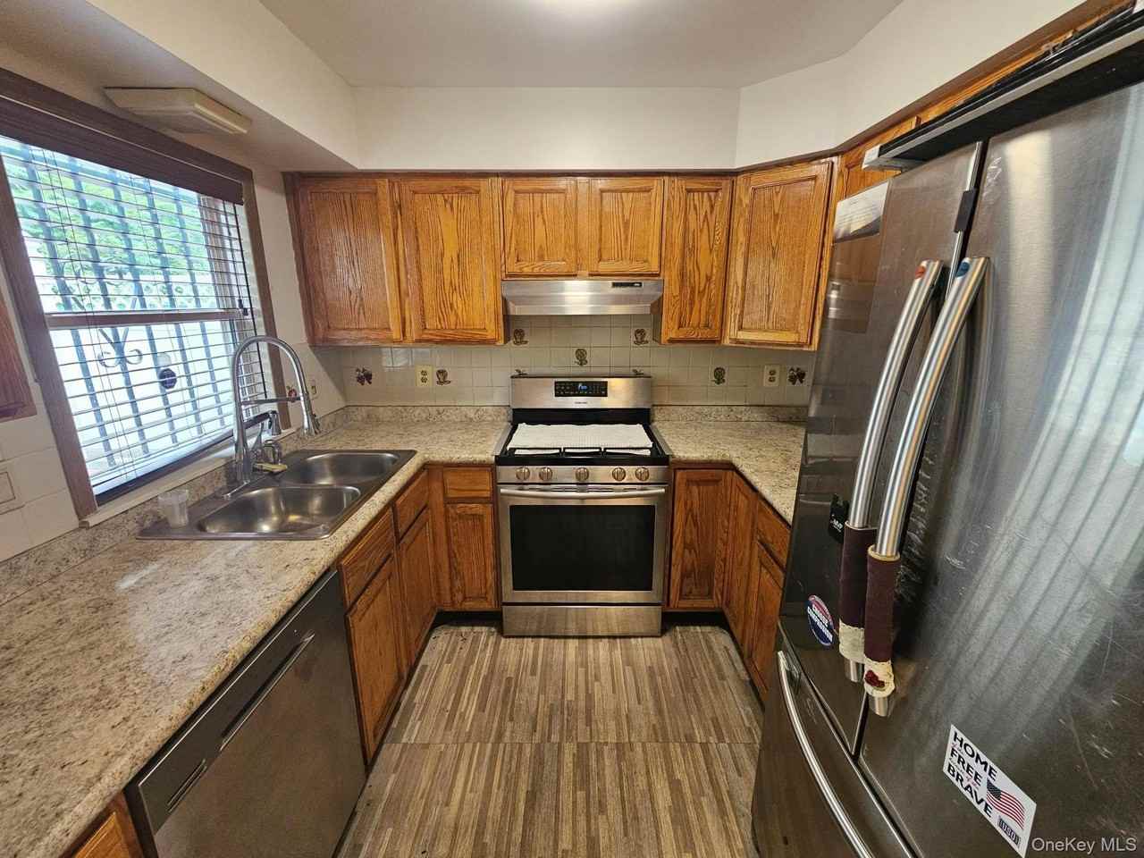 49 Beechwood Ave - Photo 7 of 18